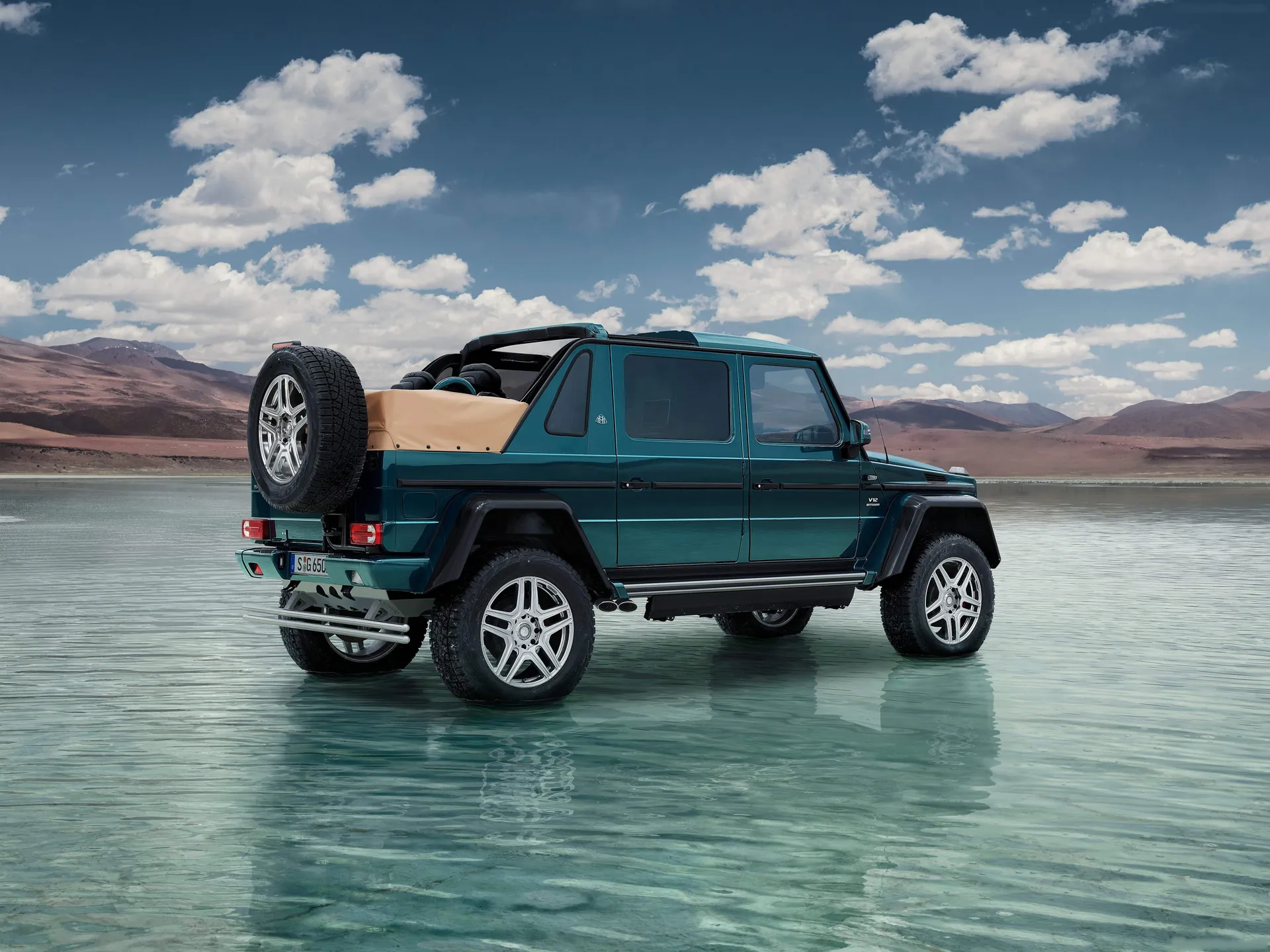 Mercedes-Benz G650 Maybach Landaulet (2018) – zadní tříčtvrteční pohled