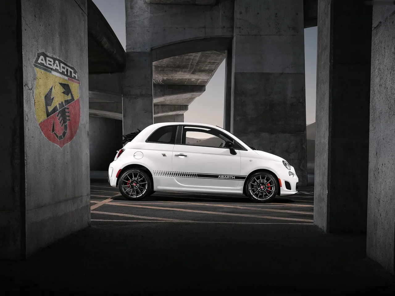 Fiat 500C Abarth (2013) – boční profil