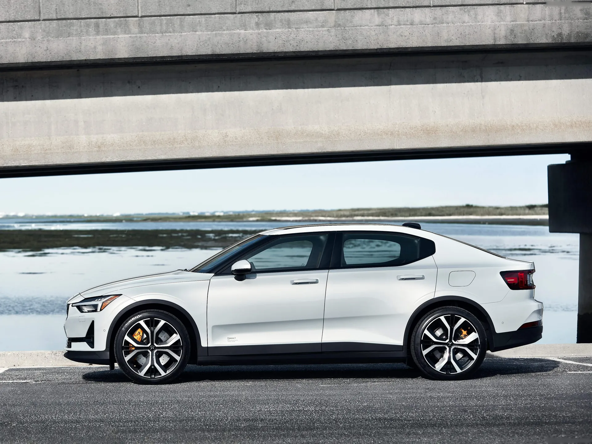 Polestar 2 (2020) – boční profil