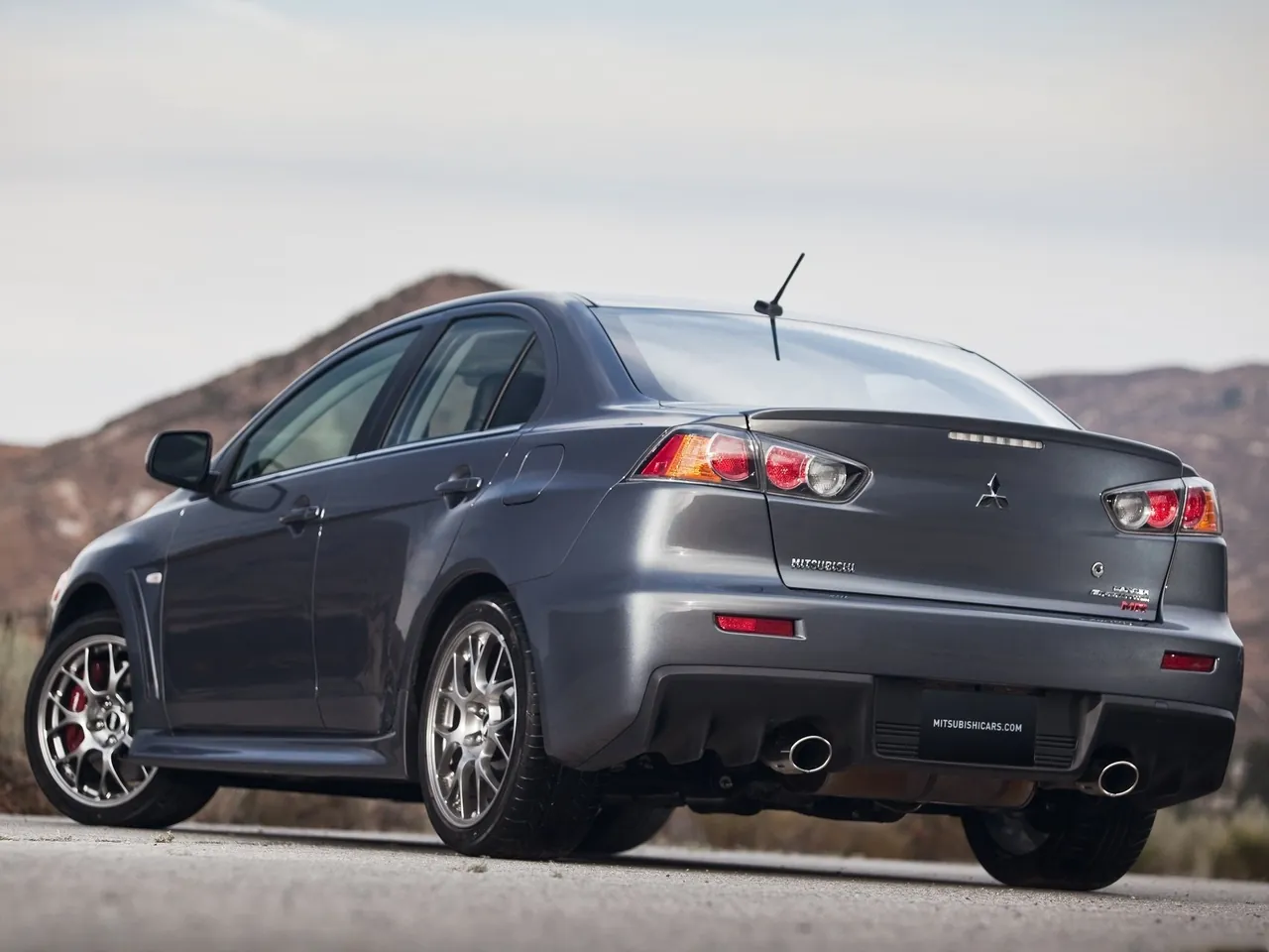 Mitsubishi Lancer Evolution MR (2011) – zadní tříčtvrteční pohled
