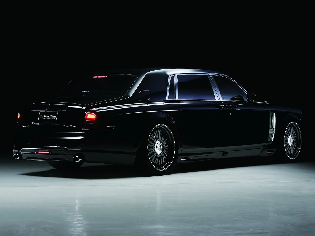 Wald Rolls-Royce Phantom Black Bison (2003) – zadní tříčtvrteční pohled