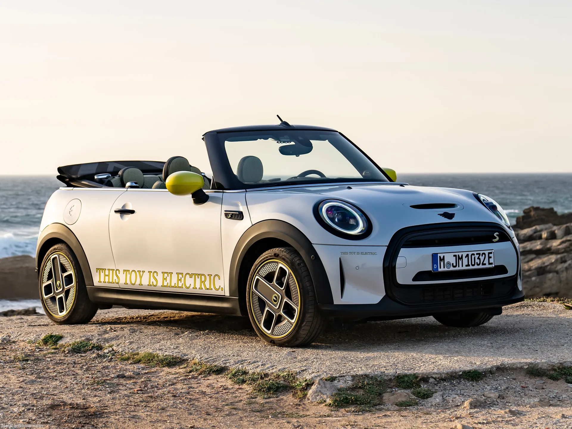 Mini Cooper SE Convertible Concept (2022)