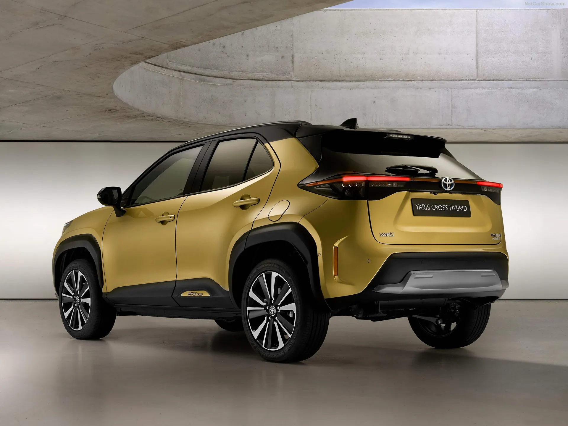 Toyota Yaris Cross (2021) - Rear Three-Quarter