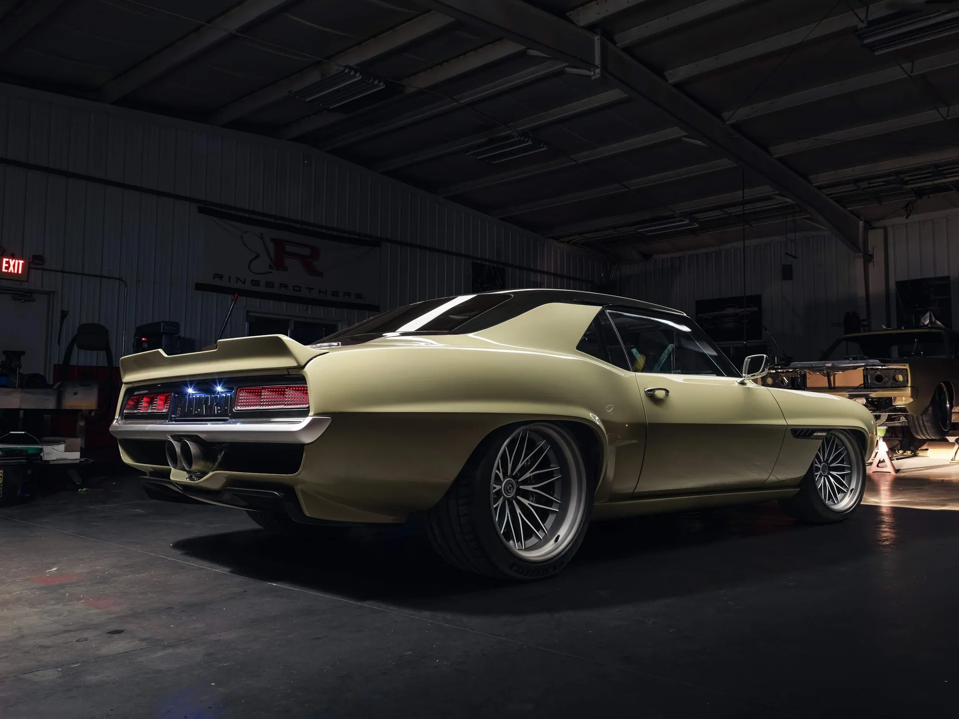Chevrolet Camaro Valkyrja by Ringbrothers (1969) – zadní tříčtvrteční pohled