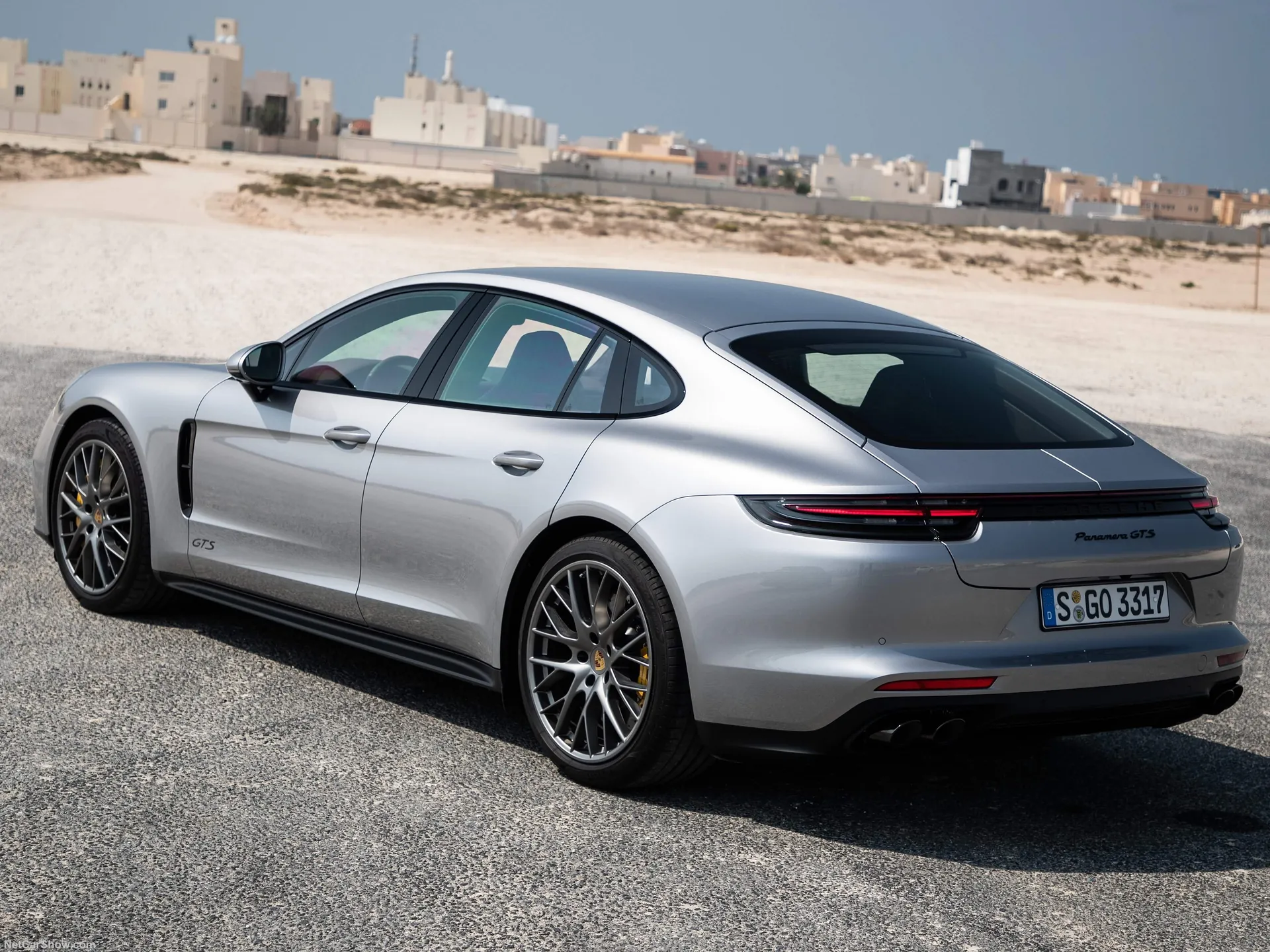 Porsche Panamera GTS (2019) – zadní tříčtvrteční pohled