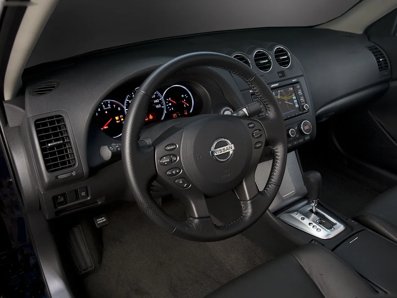 Nissan Altima Sedan (2010) – interiér