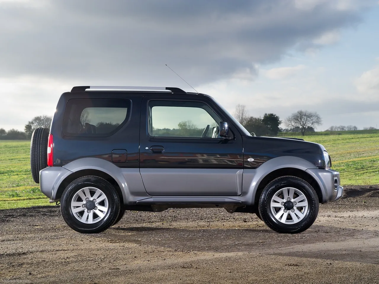 Suzuki Jimny (2013) – boční profil