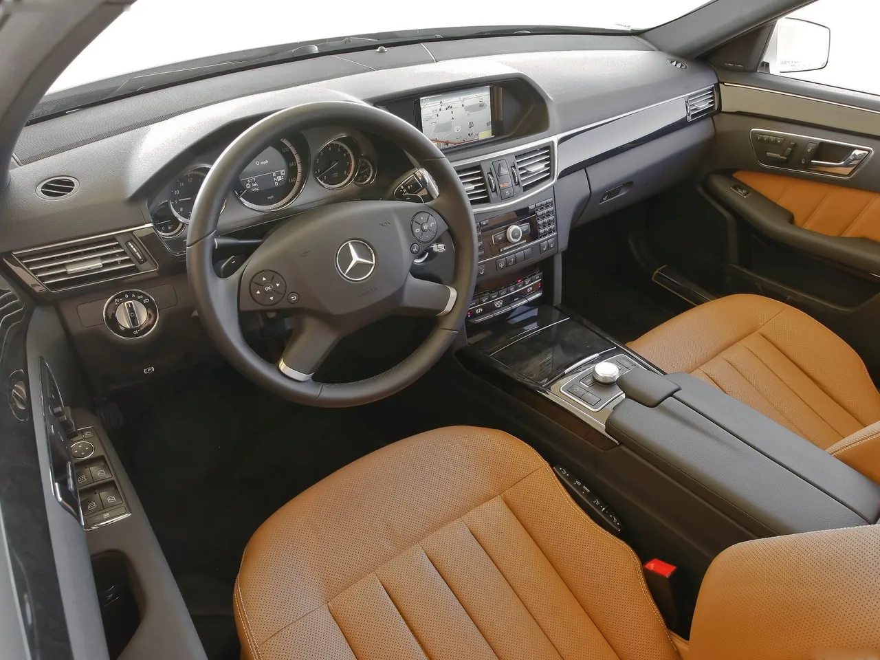 Mercedes-Benz E550 (2010) - Interior