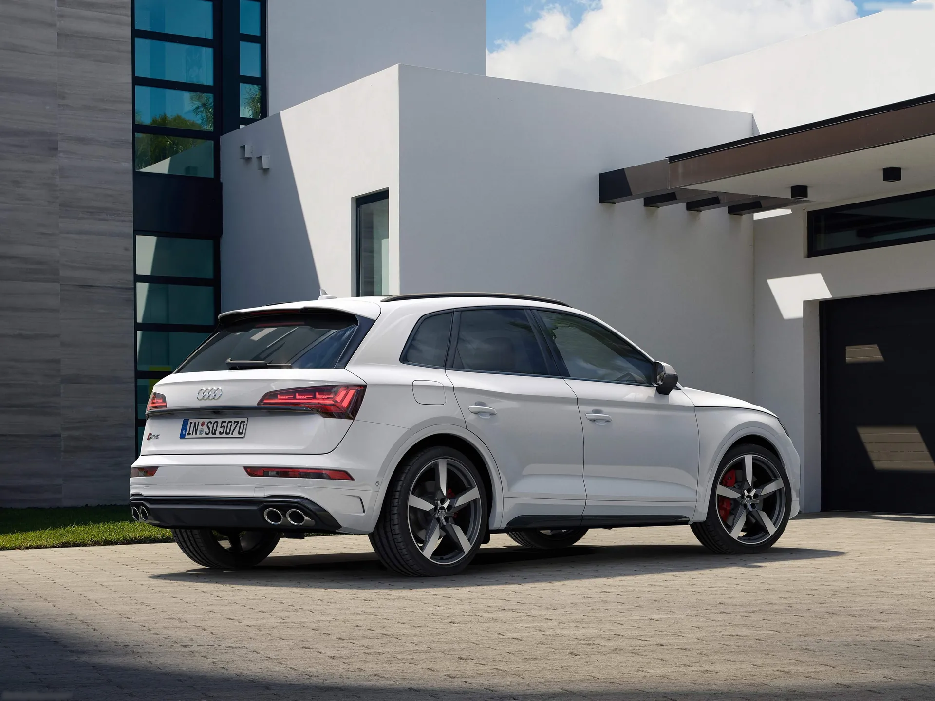 Audi SQ5 TDI (2021) - Rear Three-Quarter
