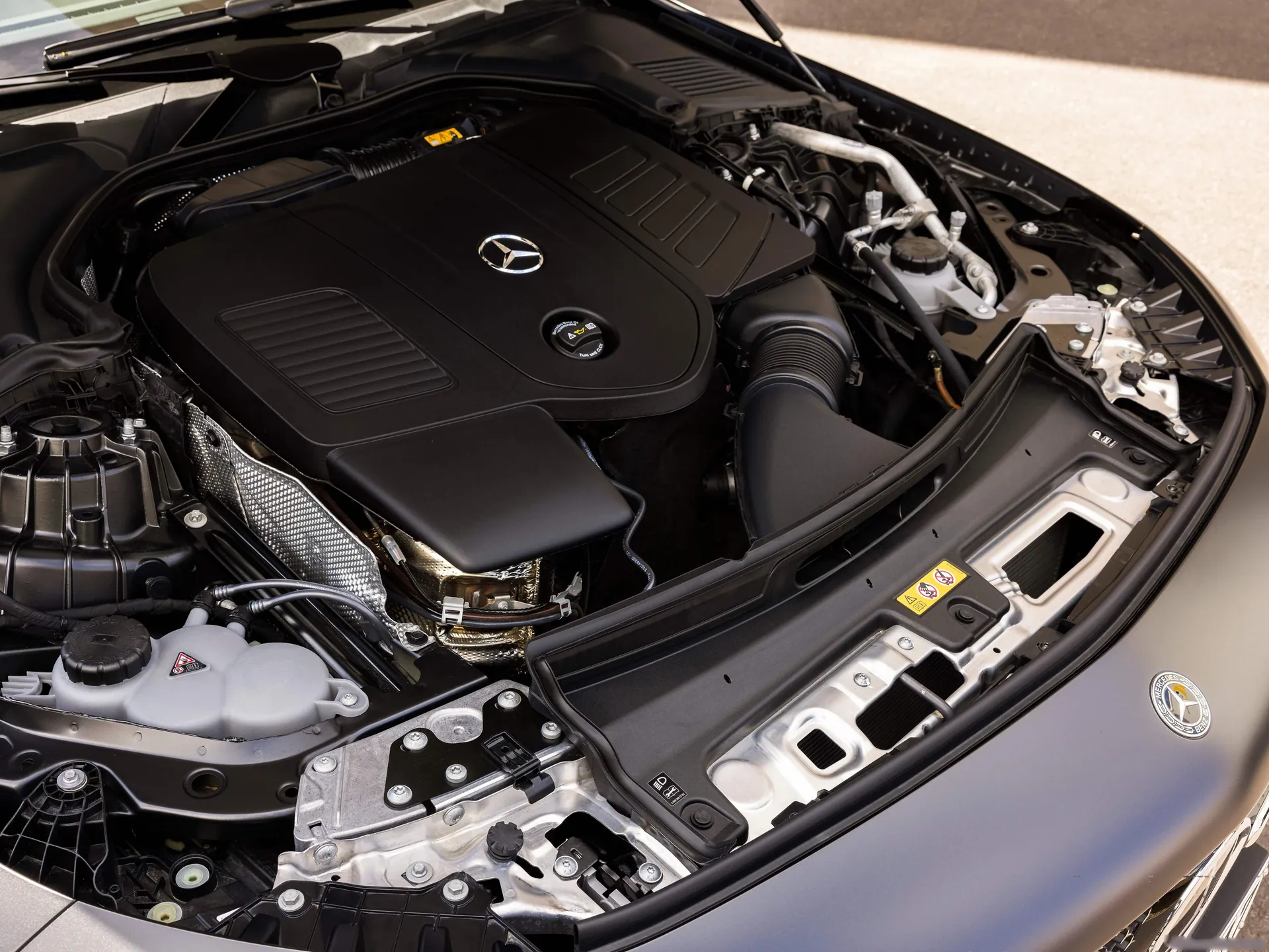 Mercedes-Benz CLE Cabriolet (2024) – motorový prostor