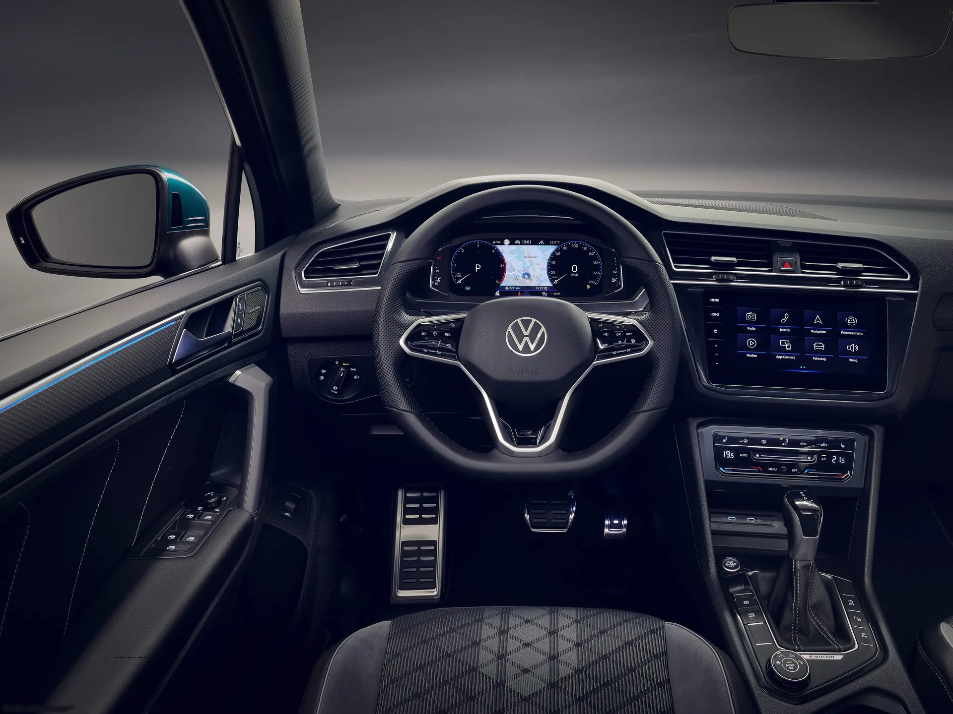 Volkswagen Tiguan (2021) - Interior