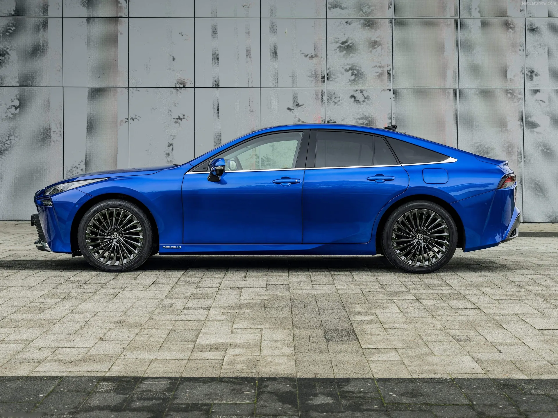 Toyota Mirai (2022) - Side Profile