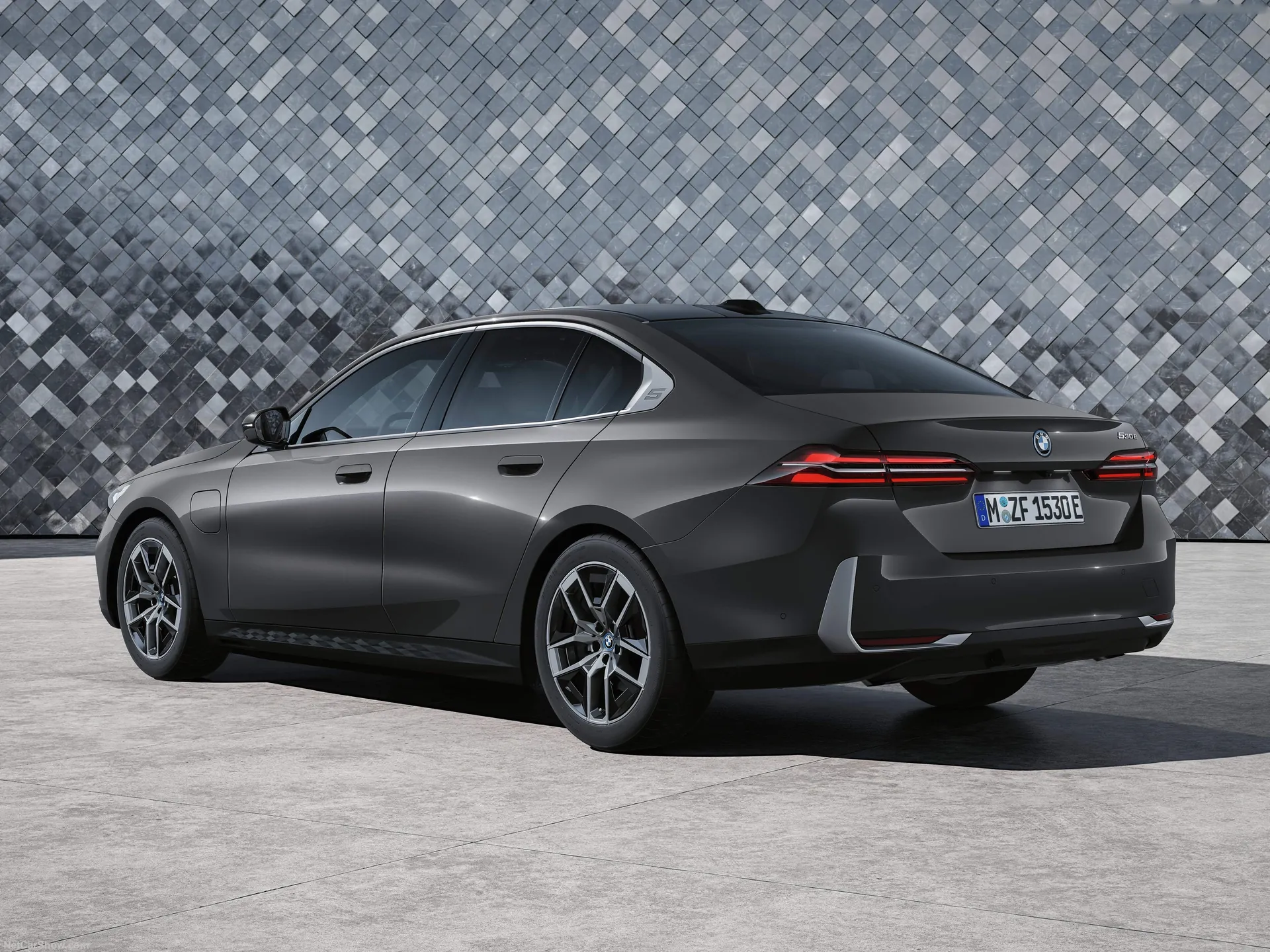 BMW 5-Series (2024) – zadní tříčtvrteční pohled