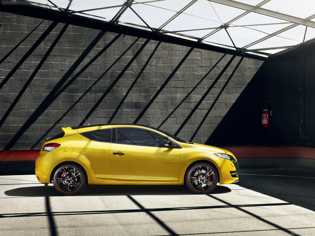 Renault Megane RS Trophy (2012) – boční profil