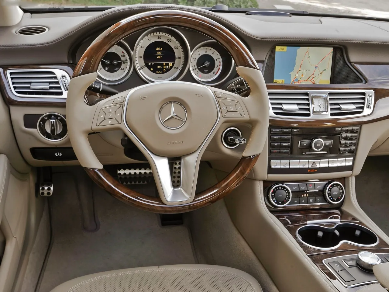 Mercedes-Benz CLS550 (2012) - Interior