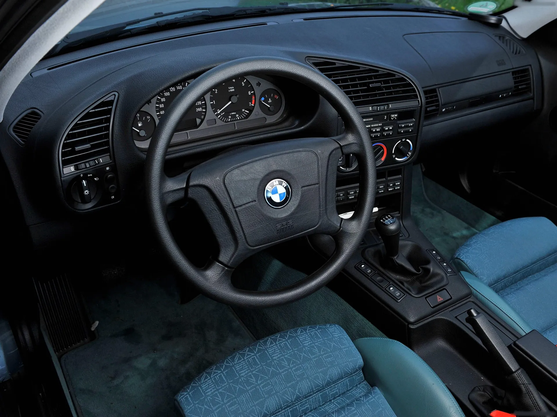 BMW 323i (1995) – interiér