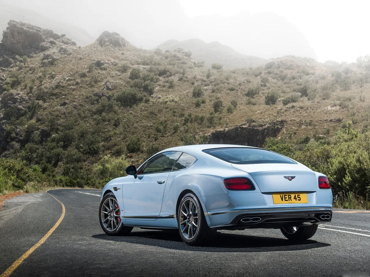 Bentley Continental GT V8 S (2016) – zadní tříčtvrteční pohled