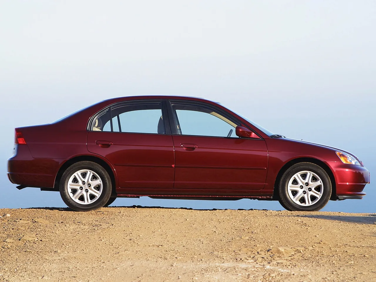 Honda Civic Sedan (2003) – boční profil