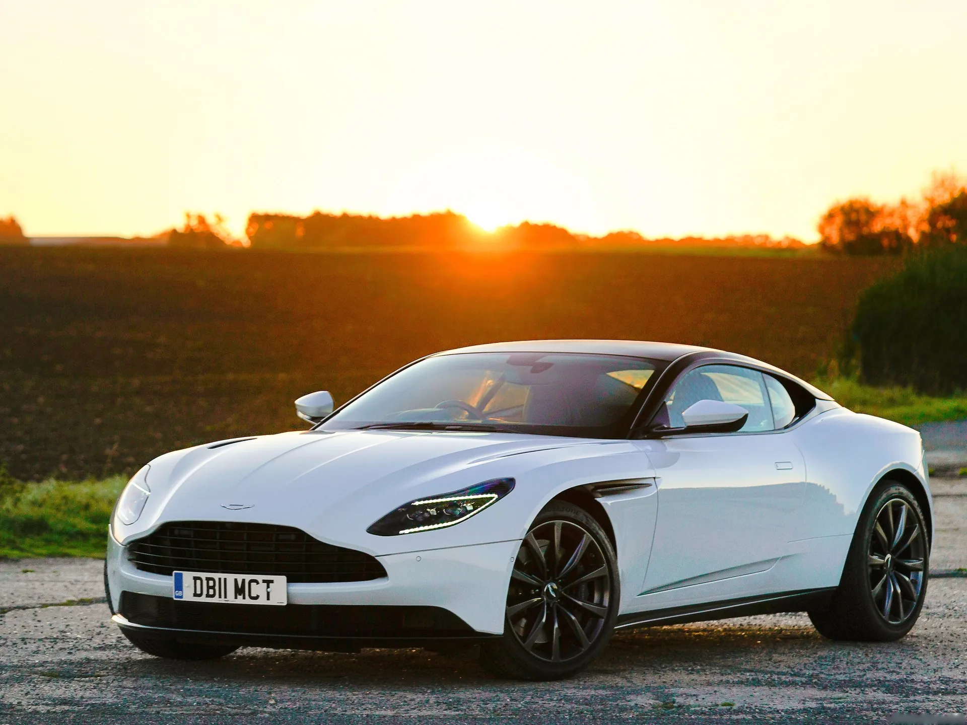 Aston Martin DB11 V8 (2018)