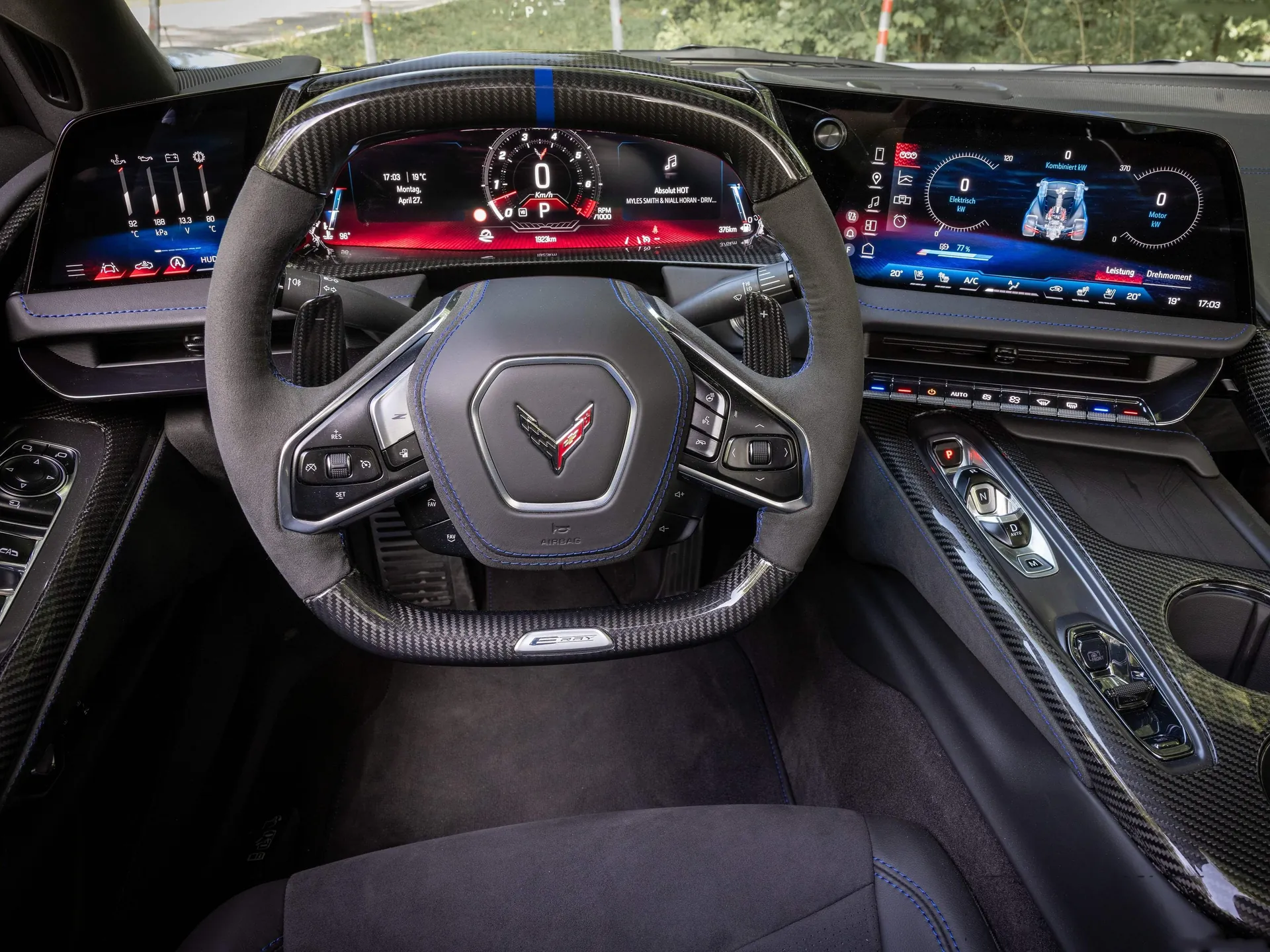 Chevrolet Corvette E-Ray Convertible [EU] (2026) – interiér