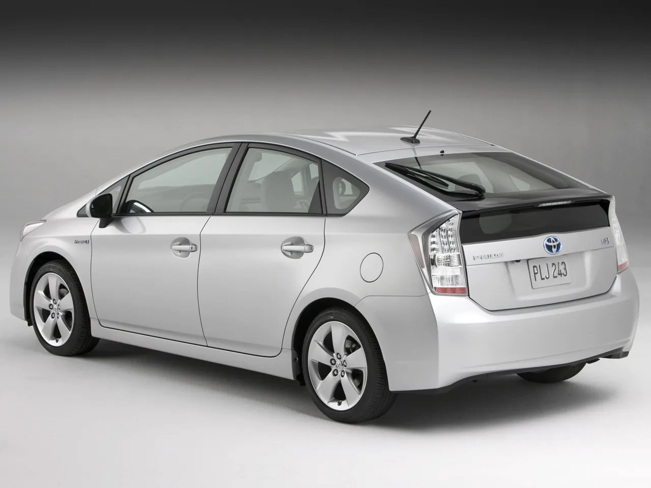 Toyota Prius (2010) – zadní tříčtvrteční pohled