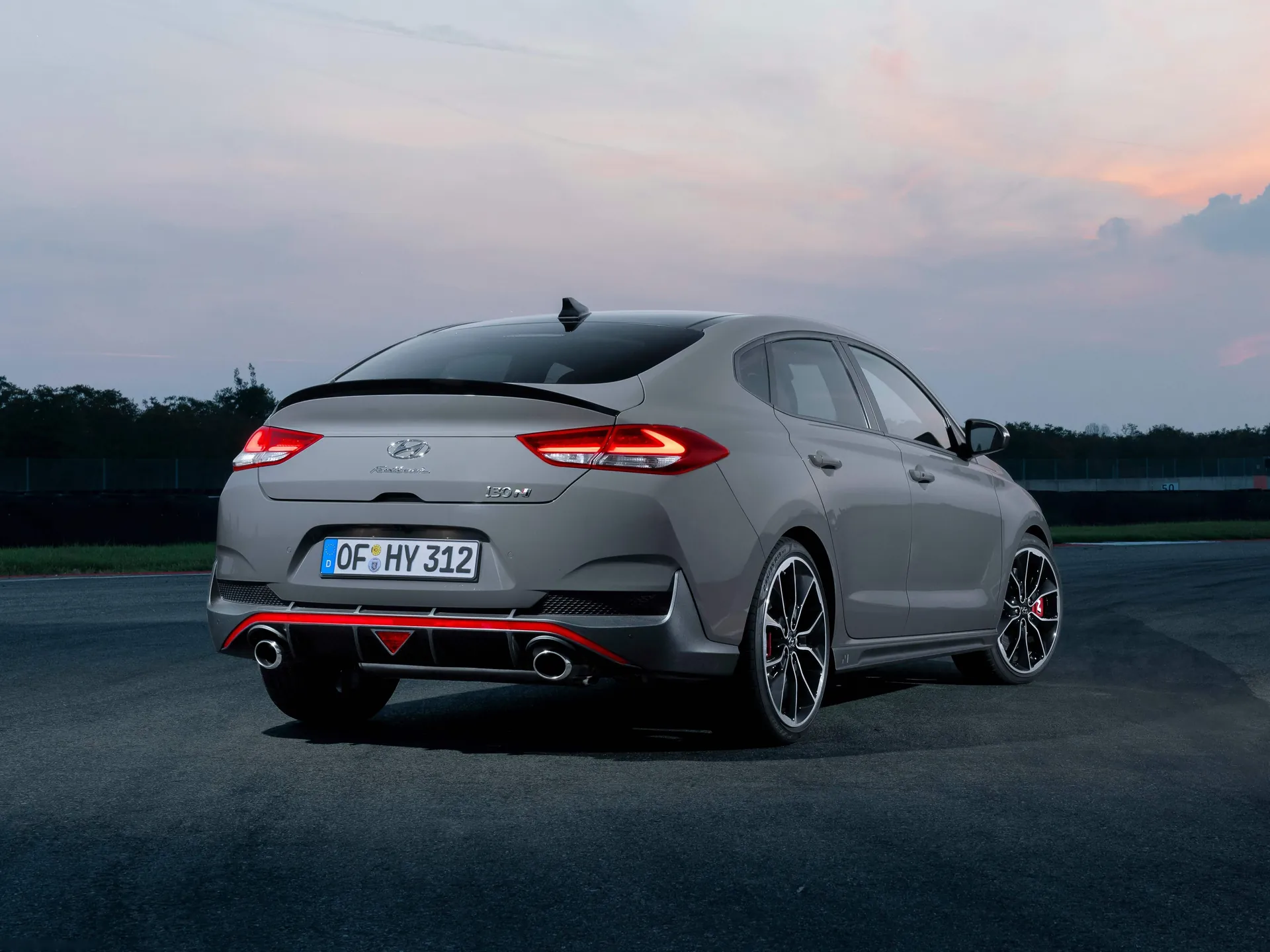 Hyundai i30 Fastback N (2019) – zadní tříčtvrteční pohled