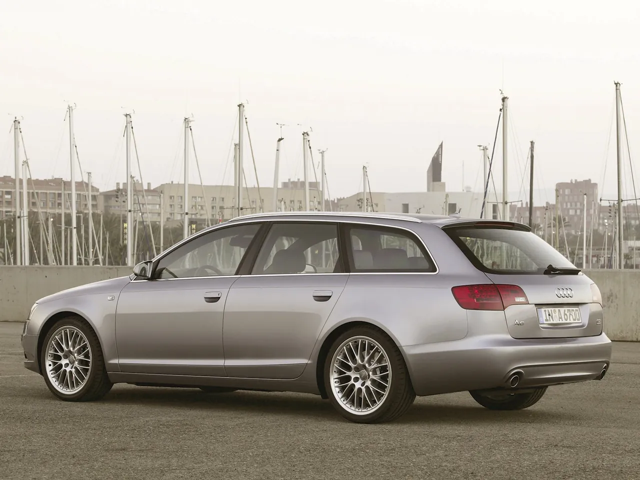 Audi A6 Avant (2005) – zadní tříčtvrteční pohled