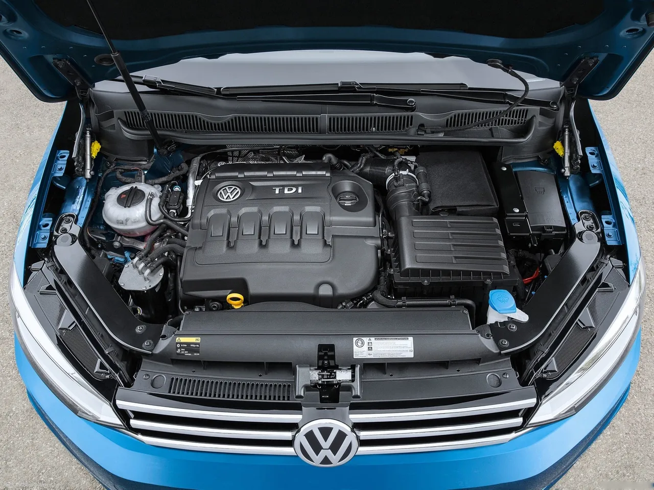 Volkswagen Touran (2016) - Engine Bay