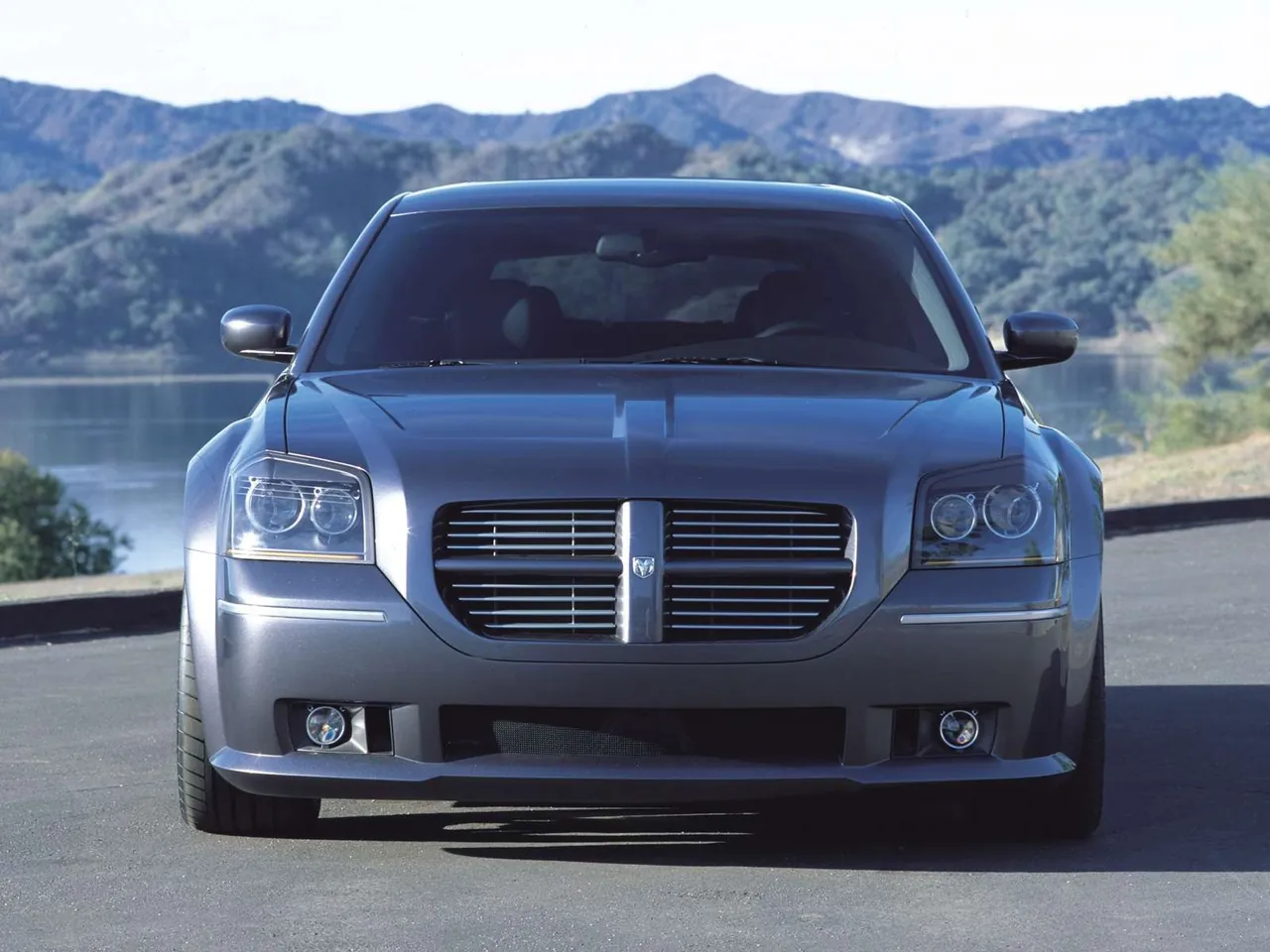 Dodge Magnum SRT8 Concept (2003) – zepředu