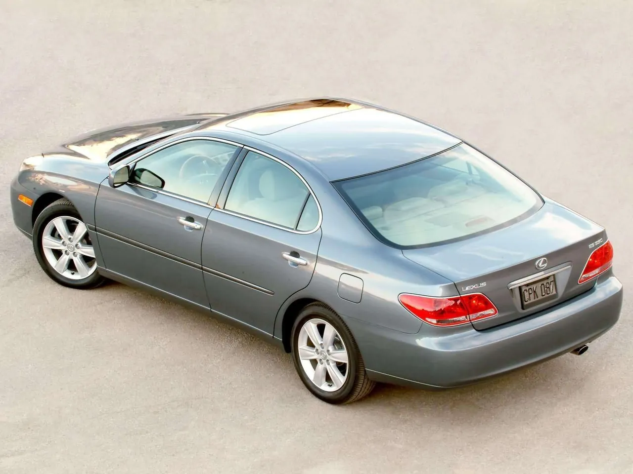 Lexus ES330 (2005) – zadní tříčtvrteční pohled