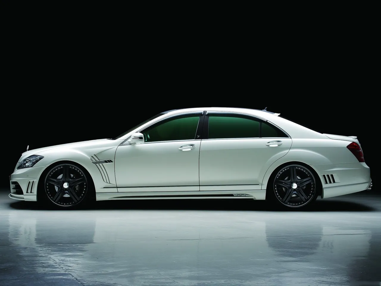 Wald Mercedes-Benz S-Class W221 Black Bison (2009) – boční profil