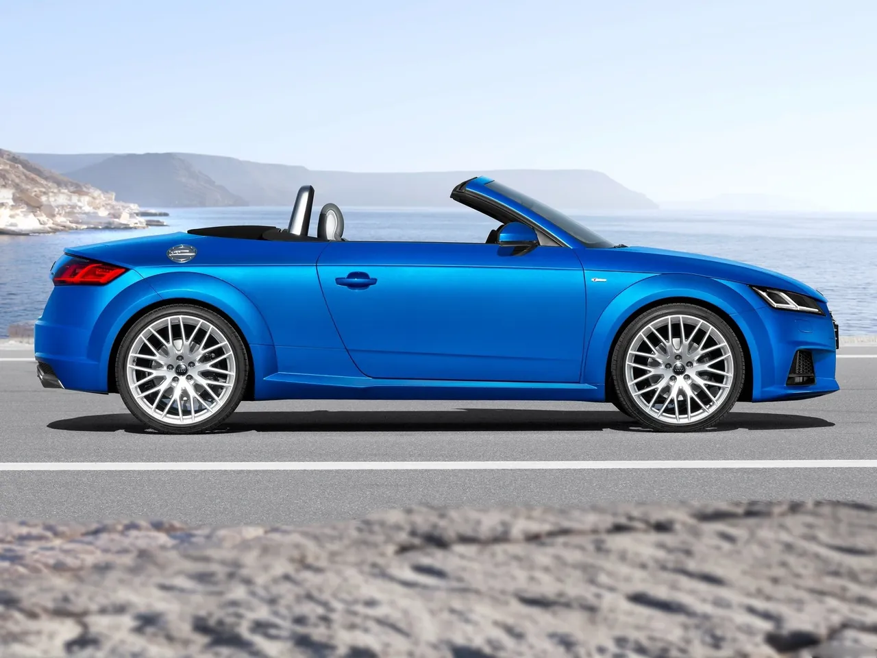 Audi TT Roadster (2015) – boční profil