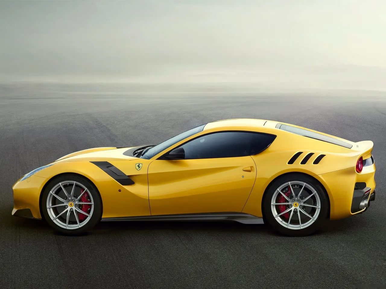 Ferrari F12tdf (2016) – boční profil