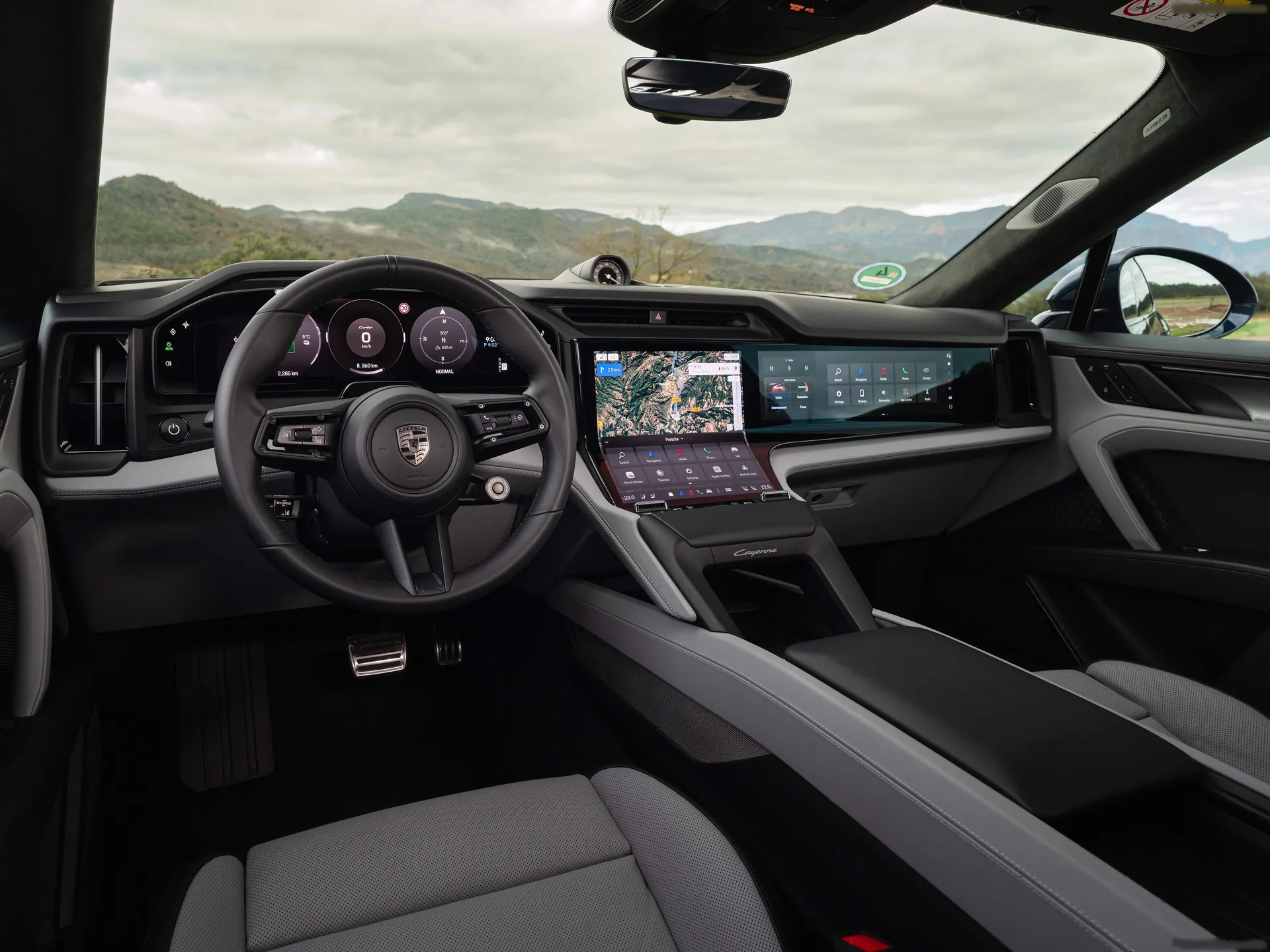 Porsche Cayenne Turbo Electric (2026) – interiér