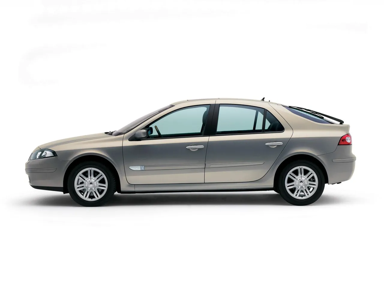 Renault Laguna (2005) – boční profil