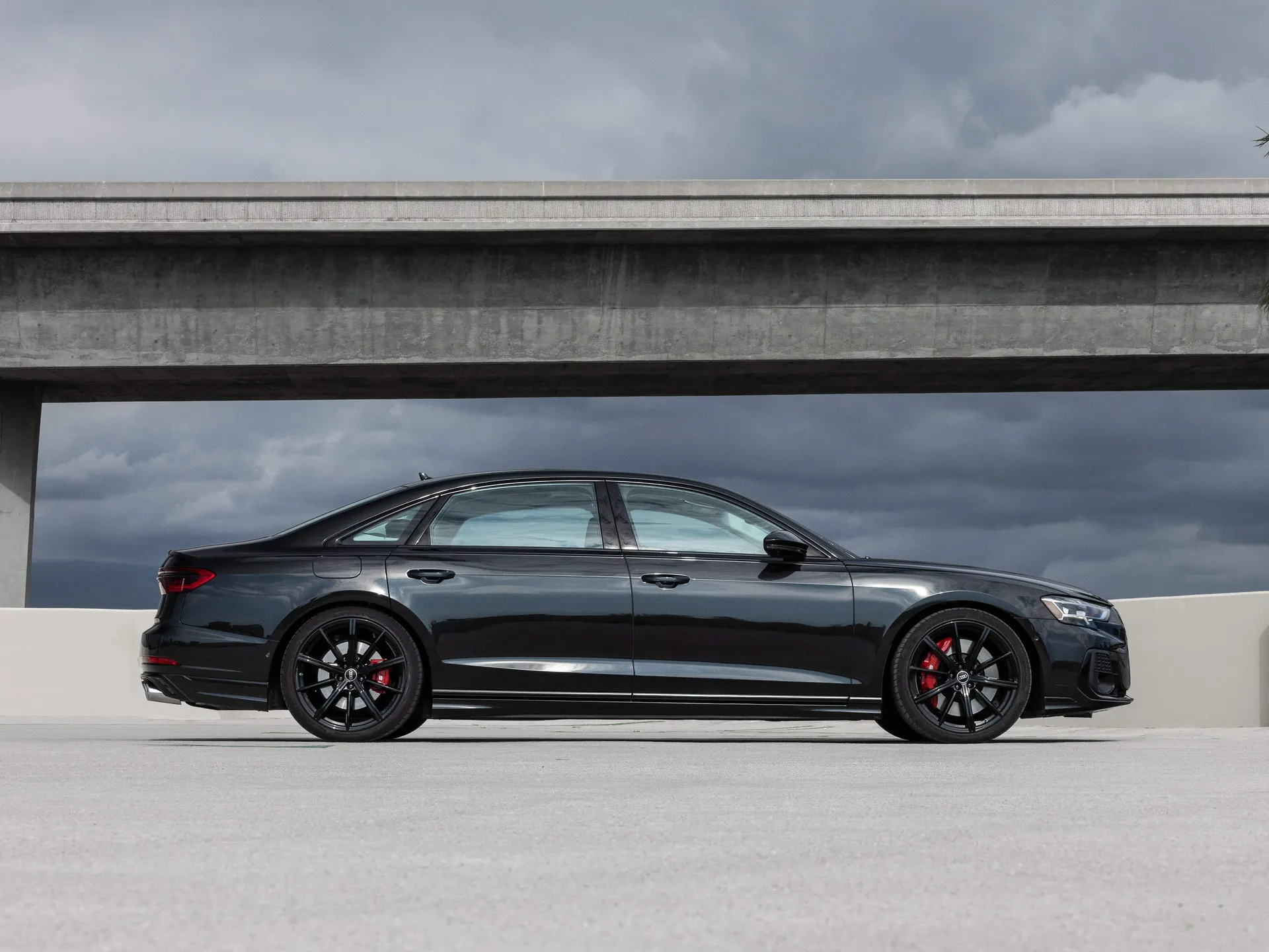 Audi S8 [US] (2022) – boční profil