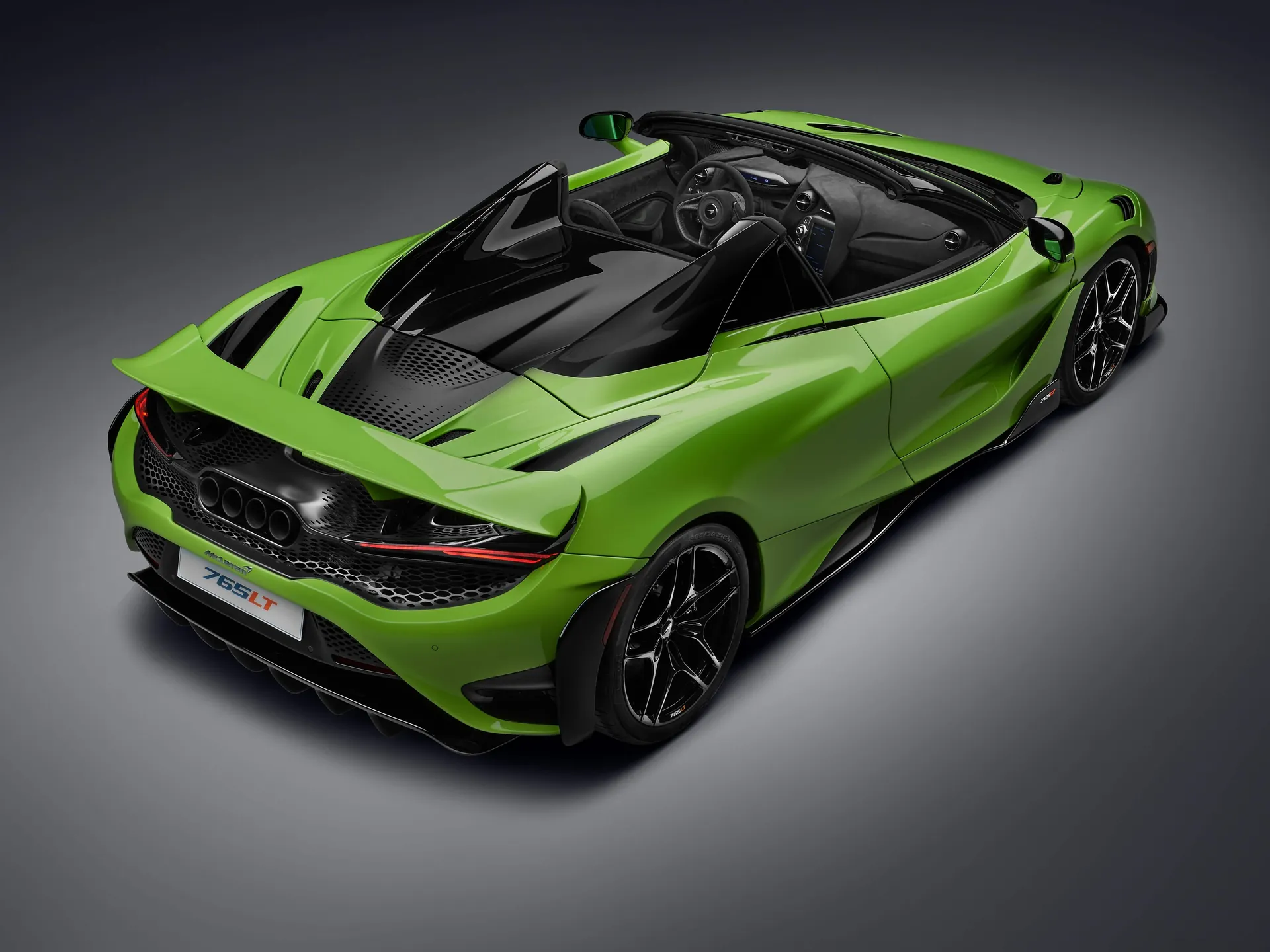 McLaren 765LT Spider (2022) – zadní tříčtvrteční pohled