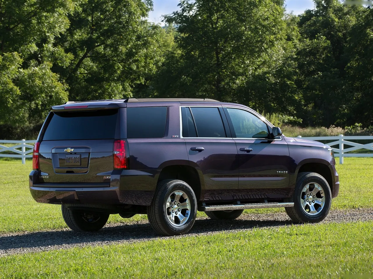 Chevrolet Tahoe Z71 (2015) – zadní tříčtvrteční pohled