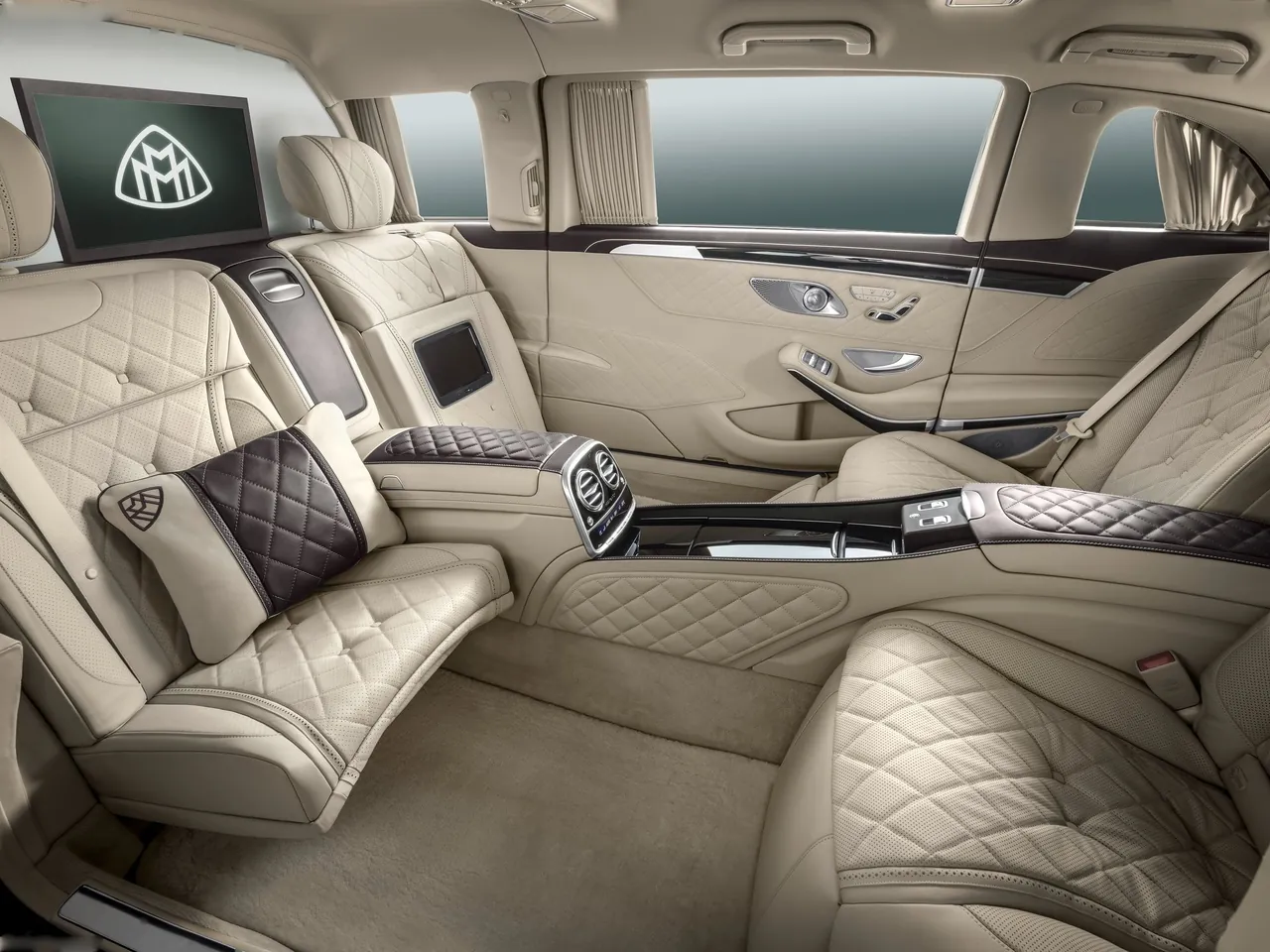 Mercedes-Benz S600 Pullman Maybach (2016) – interiér