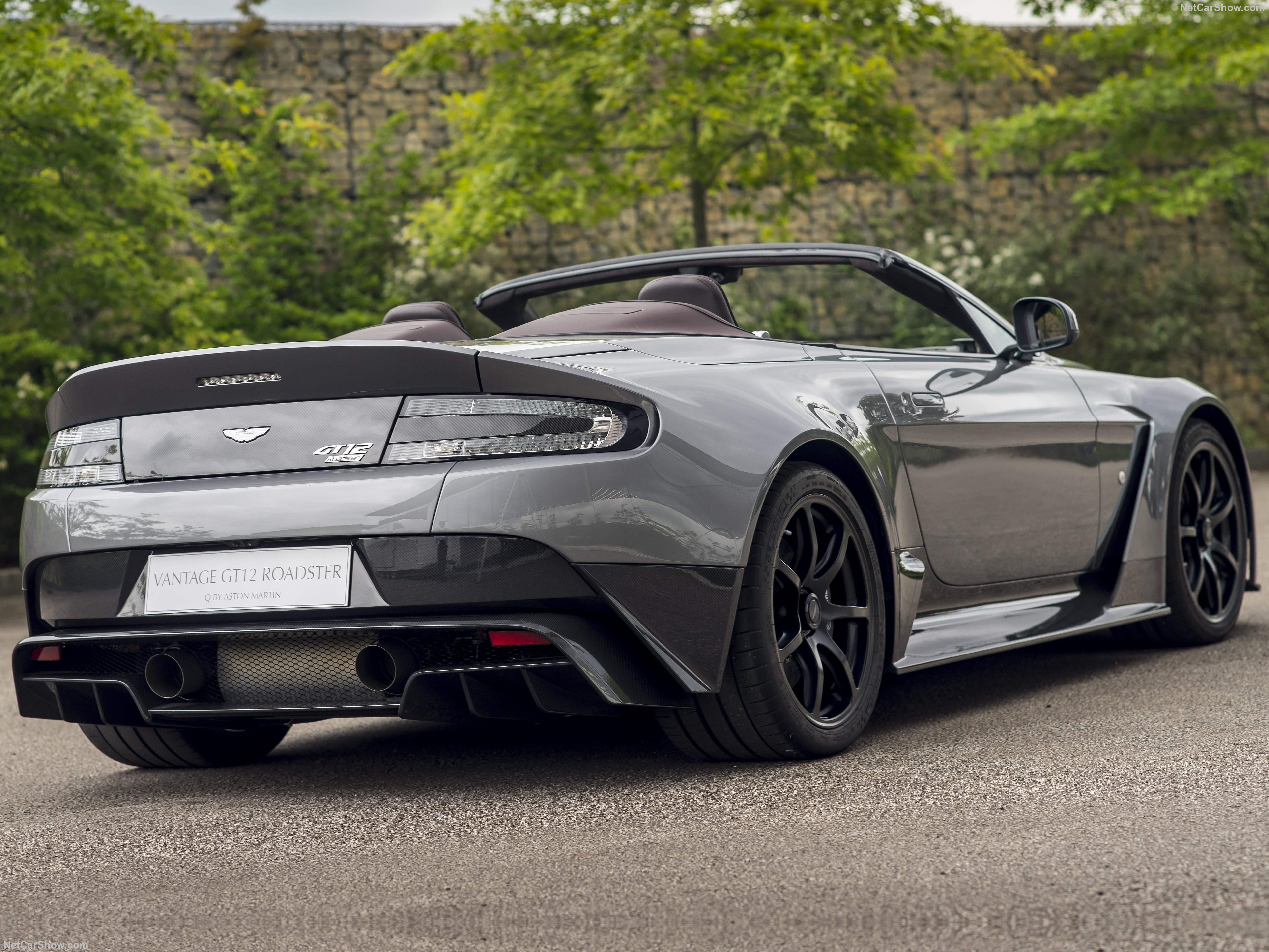 Aston Martin Vantage GT12 Roadster (2016) – zadní tříčtvrteční pohled