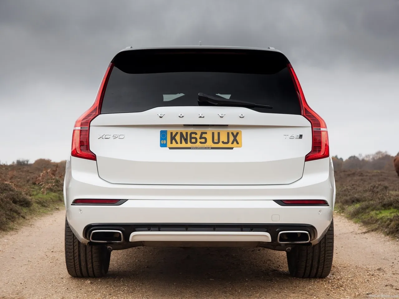 Volvo XC90 R-Design (2015) – zezadu