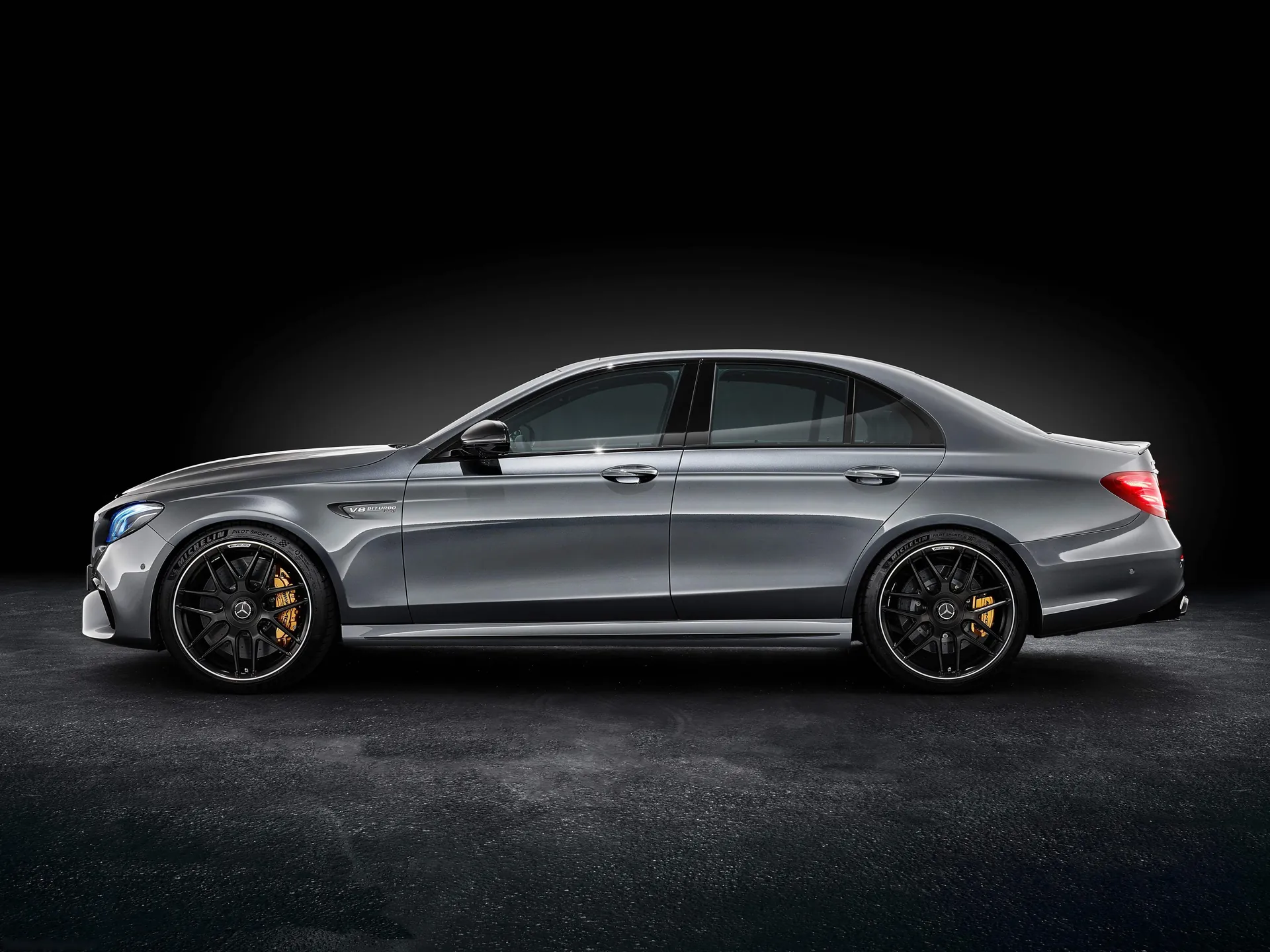 Mercedes-Benz E63 AMG (2017) – boční profil