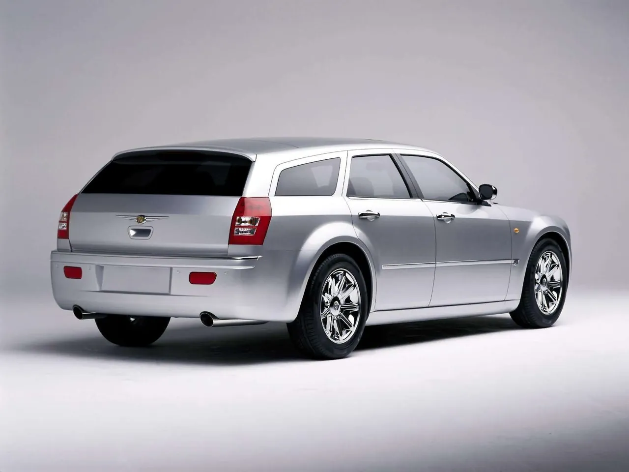 Chrysler 300C Touring Concept (2003) – zadní tříčtvrteční pohled