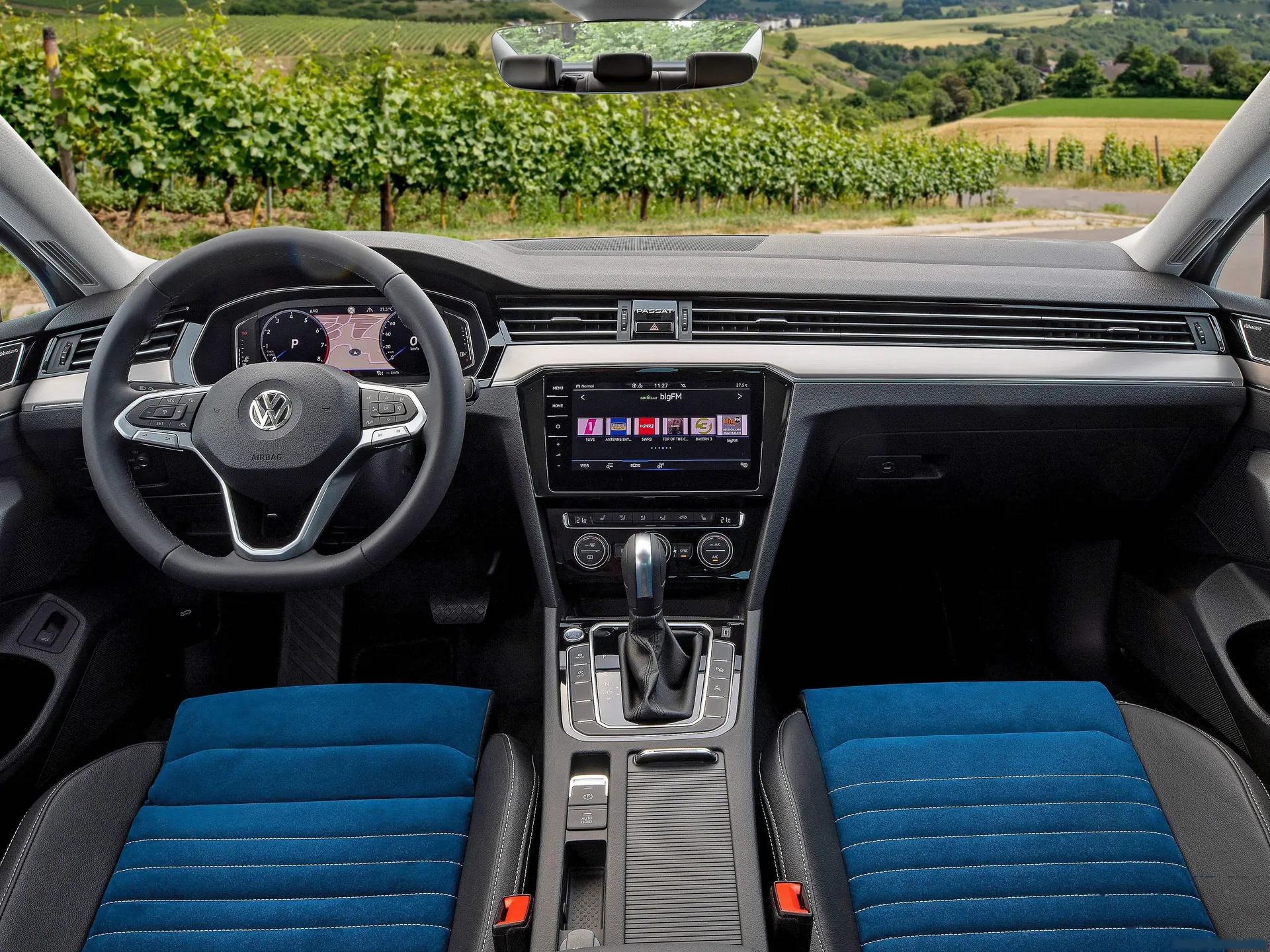 Volkswagen Passat (2020) - Interior