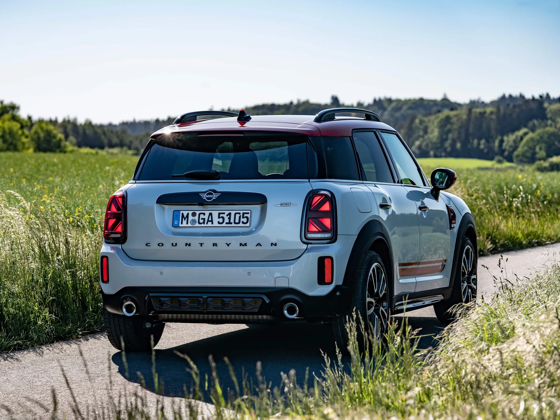 Mini John Cooper Works Countryman (2021) – zadní tříčtvrteční pohled