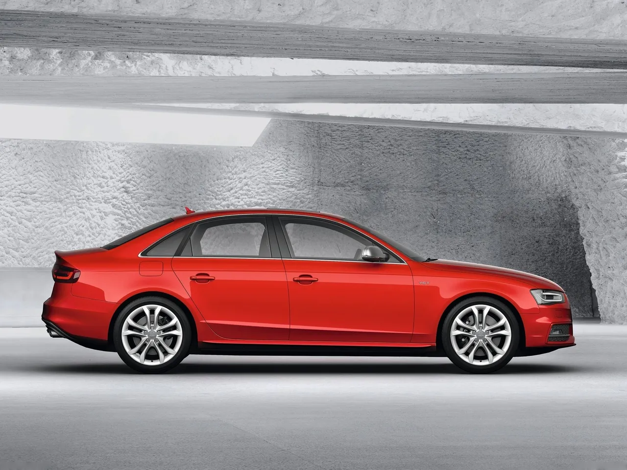 Audi S4 (2013) – boční profil