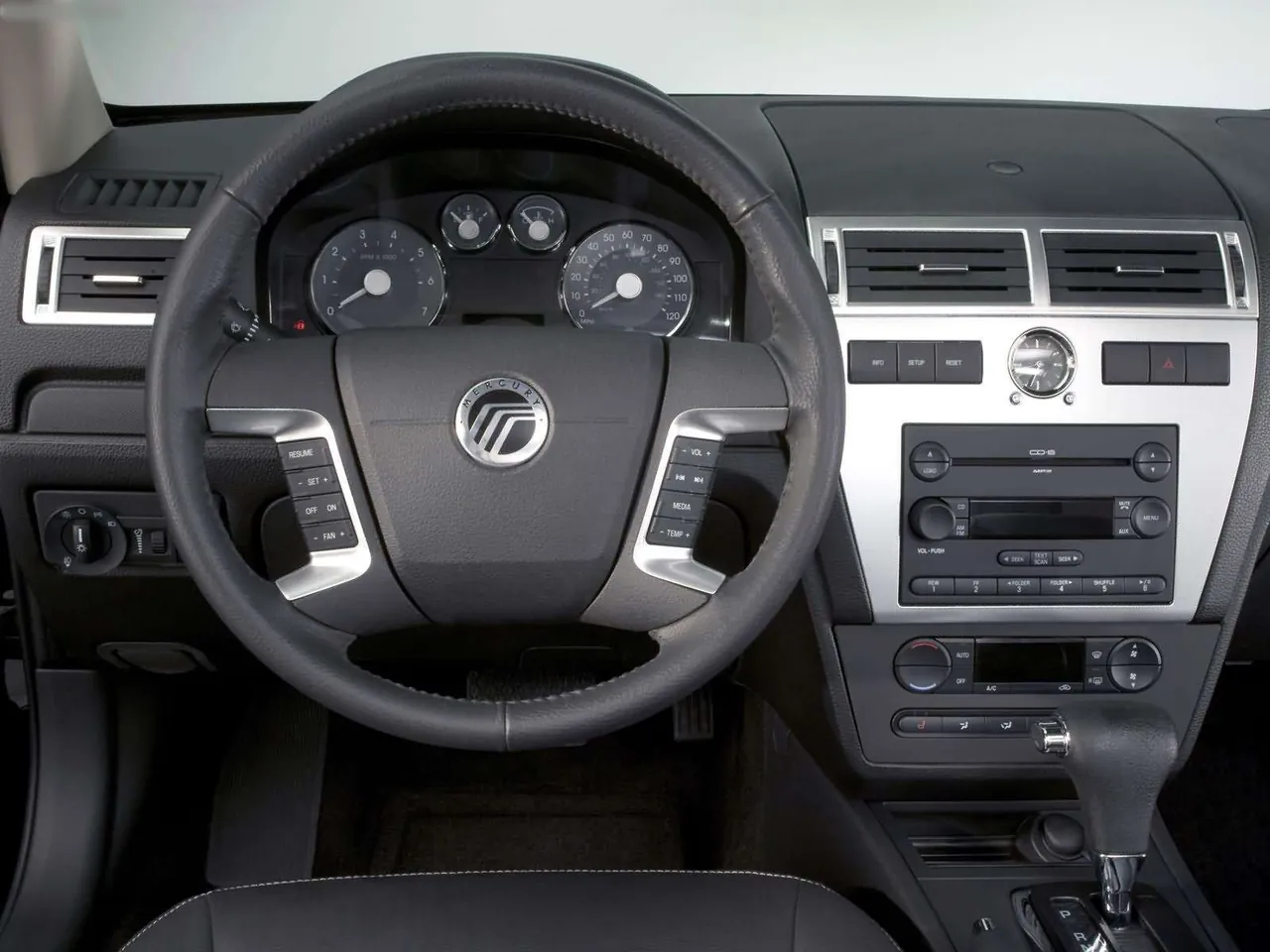 Mercury Milan (2006) – interiér