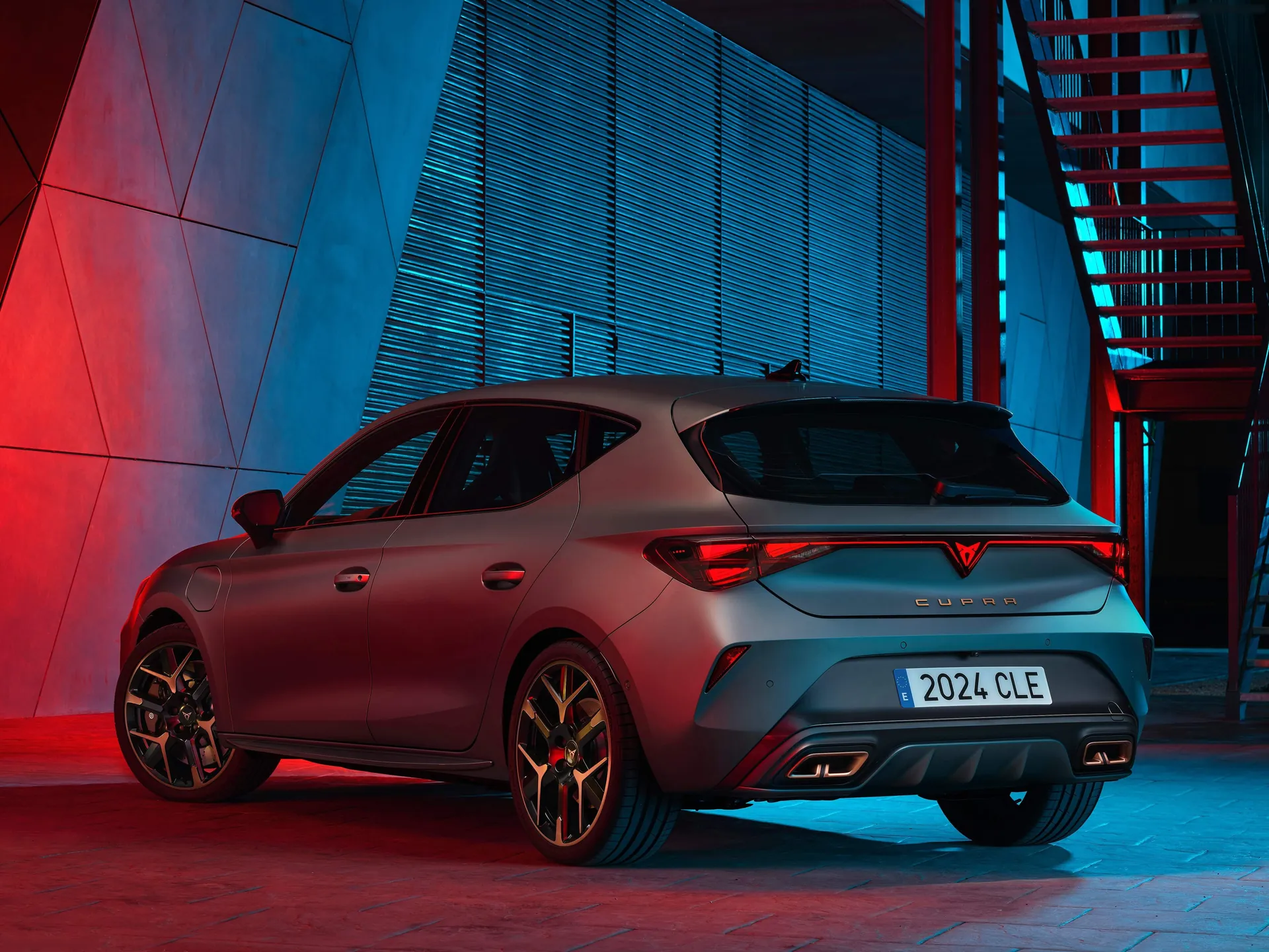 Cupra Leon (2025) – zadní tříčtvrteční pohled