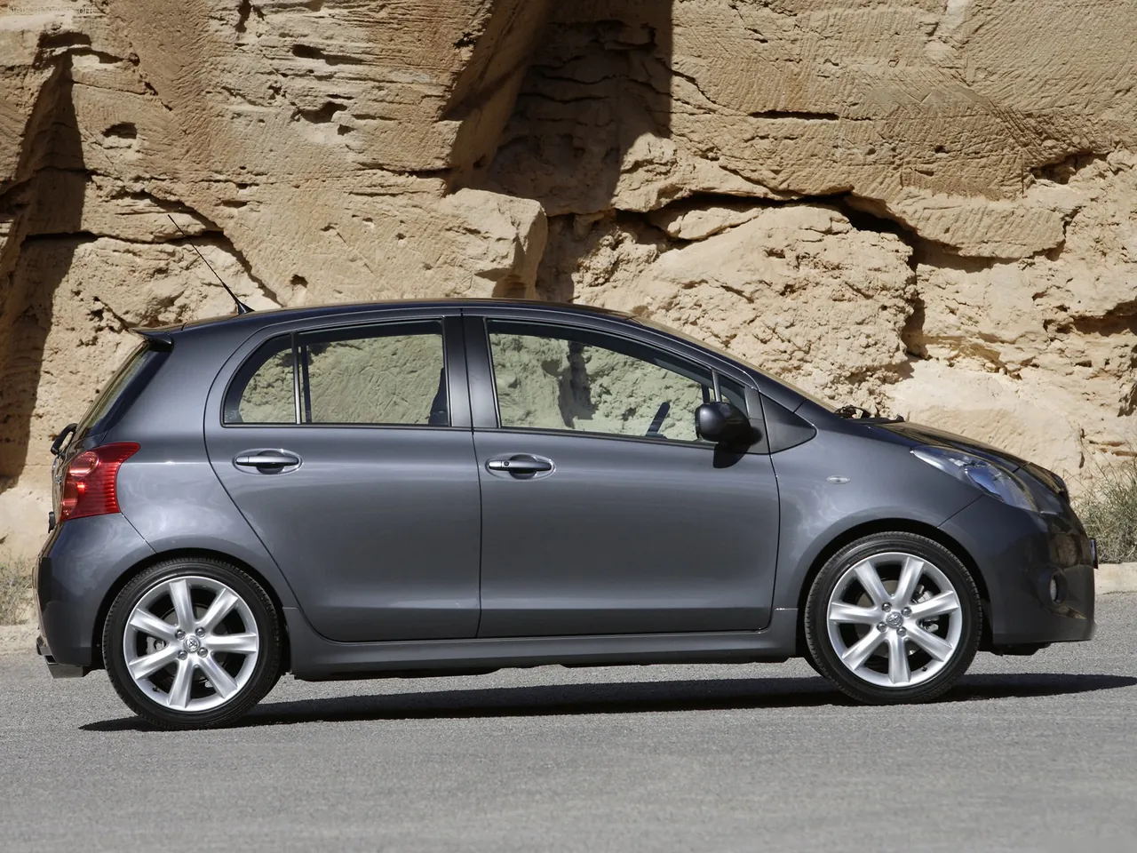 Toyota Yaris TS (2007) - Side Profile