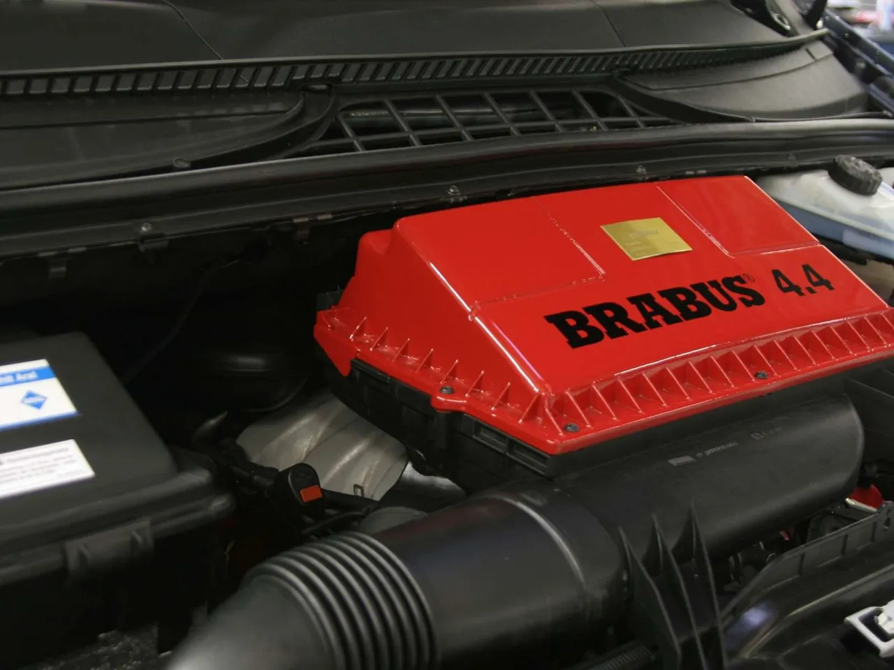 Brabus Mercedes-Benz Viano (2003) – motorový prostor